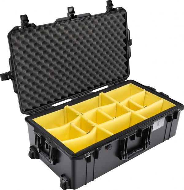 Pelican 1615AIR Case With Dividers Black