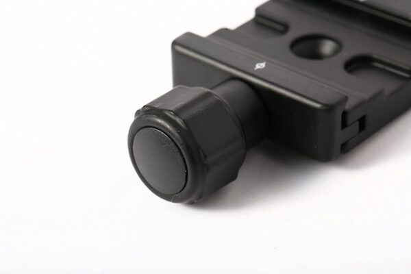 Benro 70x49x15mm Arca Type Clamp - Image 5