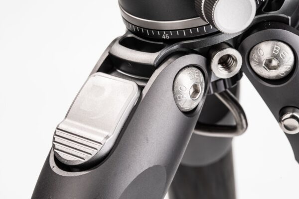 Benro Tortoise 14C Carbon Fibre 4 Section Photo Tripod Twist Lock - Image 5