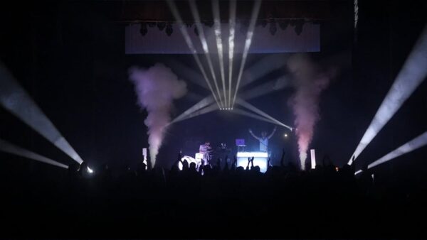 Chauvet DJ Geyser T6 Coloured Smoke Machine 830W - Image 7