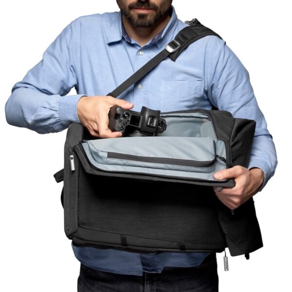 Manfrotto MB CH-BP-50 Chicago Camera Backpack Medium for DSLR/handheld gimbal - Image 11